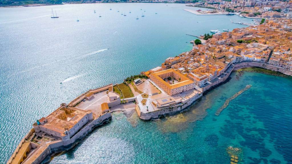 Hotel-Syraka-LR-Collection-aerial-image-of-Ortigia-island-old-town-with-sea-Sicily-Italy Hotel-Syraka-LR-Collection-aerial-image-of-Ortigia-island-old-town-with-sea-Sicily-Italy