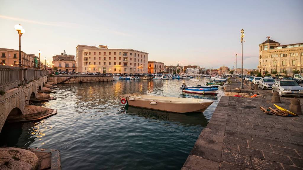 Syraka-Hotel-LR-Collection-Syracuse-Sicily-Fishermen-Boats-2 Syraka-Hotel-LR-Collection-Syracuse-Sicily-Fishermen-Boats-2