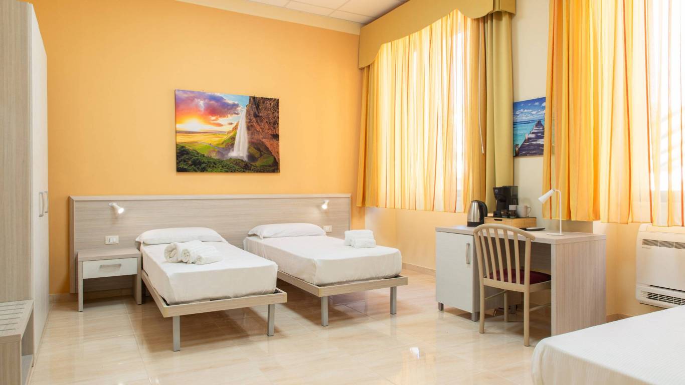 Hotel-Syraka-LR-Collection-Siracusa-Sicilia-foto-lettini-singoli-orizzontale-camera-n-6-1