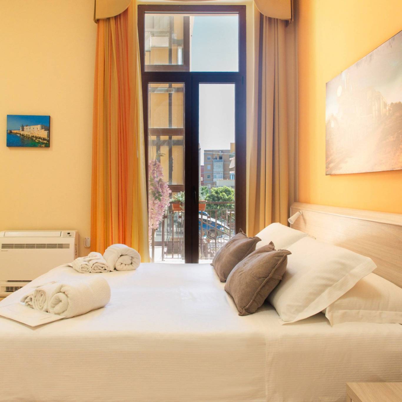 Hotel-Syraka-LR-Collection-Syracuse-Sicily-photo-bed-4-quadrata-room-n-5-8 Hotel-Syraka-LR-Collection-Syracuse-Sicily-photo-bed-4-quadrata-room-n-5-8