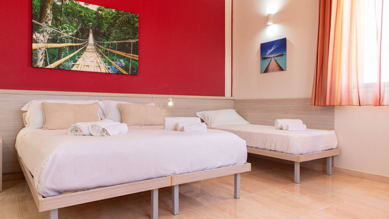 Hotel-Syraka-LR-Collection-Syracuse-Sicily-photo-double-bed-with-cot-2-orizzontale-room-n-10-4ontale-camera-n-10-4