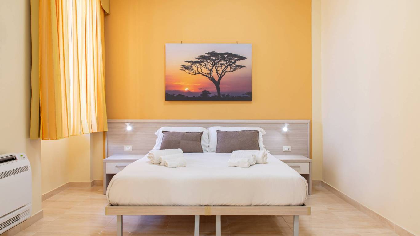 Hotel-Syraka-LR-Collection-Syracuse-Sicily-photo-bed-orizzontale-room-n-4-1 Hotel-Syraka-LR-Collection-Syracuse-Sicily-photo-bed-orizzontale-room-n-4-1