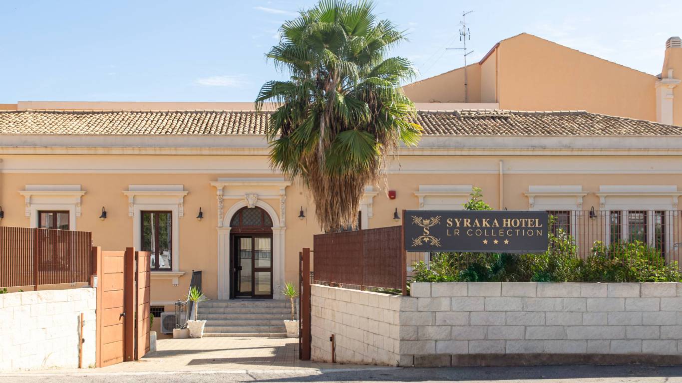 Hotel-Syraka-LR-Collection-Syracuse-Sicily-outdoor-spaces-photo-orizzontale-entrance-5