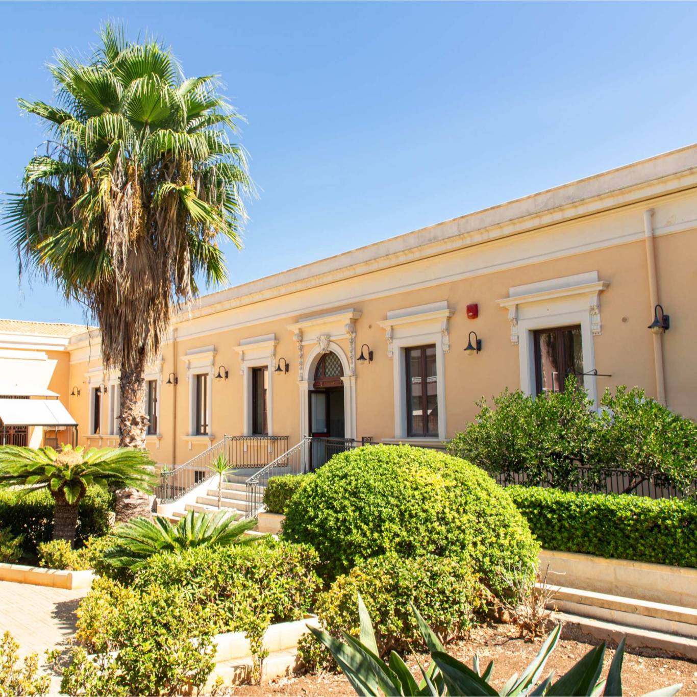 Hotel-Syraka-LR-Collection-Syracuse-Sicily-outdoor-areas-photo-quadrata-entrance-2 Hotel-Syraka-LR-Collection-Syracuse-Sicily-outdoor-areas-photo-quadrata-entrance-2