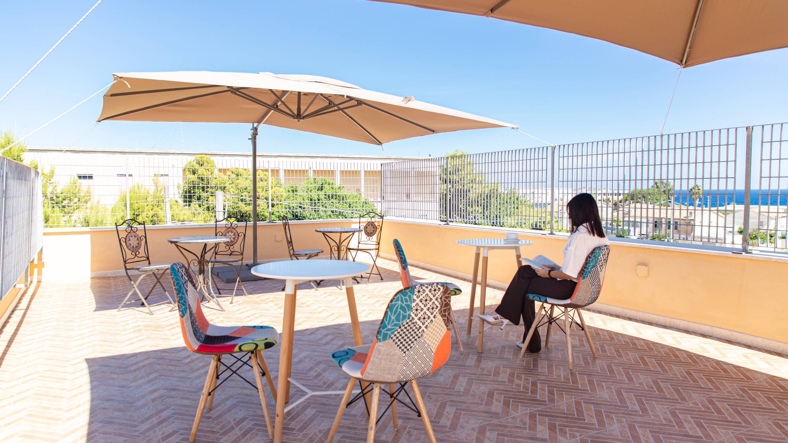 Hotel-Syraka-LR-Collection-Siracusa-Sicilia-exterior-spaces-photo-terrace-3-orizzontale Hotel-Syraka-LR-Collection-Siracusa-Sicilia-exterior-spaces-photo-terrace-3-orizzontale