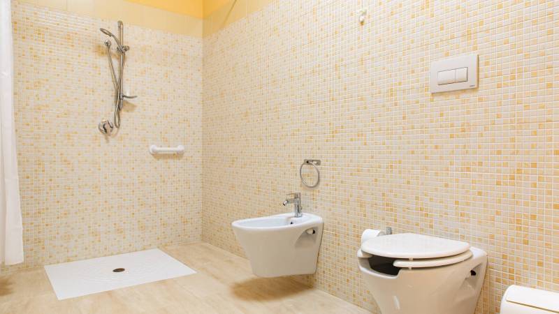 Hotel-Syraka-LR-Collection-Syracuse-Sicily-photo-accessible-bathroom-2-orizzontale-room-n-6-7