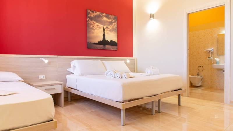 Hotel-Syraka-LR-Collection-Syracuse-Sicily-photo-interior-triple-bedroom-window-orizzontale-room-n-13-2ntale-camera-n-13-2