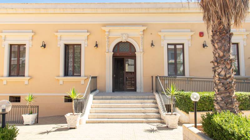 Hotel-Syraka-LR-Collection-Syracuse-Sicily-outdoor-spaces-photo-orizzontale-entrance-1 Hotel-Syraka-LR-Collection-Syracuse-Sicily-outdoor-spaces-photo-orizzontale-entrance-1