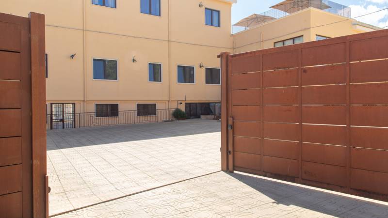 Hotel-Syraka-LR-Collection-Syracuse-Sicily-outdoor-spaces-photo-orizzontale-parking-entrance Hotel-Syraka-LR-Collection-Syracuse-Sicily-outdoor-spaces-photo-orizzontale-parking-entrance